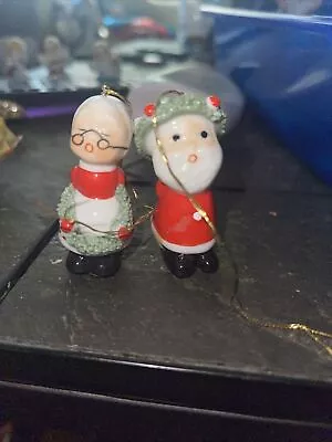 Napcoware Santa & Mrs Claus Kissing Figurines Vintage Spaghetti Trim Miniatures • $45