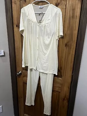 Vintage Yellow Women’s Vanity Fair Nylon Mid Century Lace Pajama Set Size XL • $24.27
