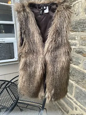 H&M Divided Faux Fur Vest  Size 2 With Pockets • $8