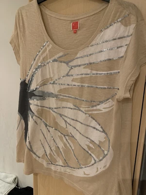 £7 • Buy CAPTAIN TORTUE Miss. Cream Beige Sequin TOP/T-Shirt- SIZE 12-14 T2