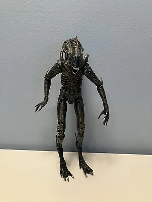 McFarlane Aliens Movie Warrior Alien Deluxe 8” Figure Movie Maniacs 2004 • $21.95