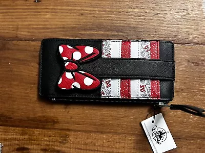 Disney Wallet • $15