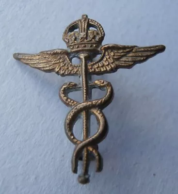 Genuine Kings Crown Royal Air Force Officers Gilt Collar Badge - Medical Doctor • £14.99