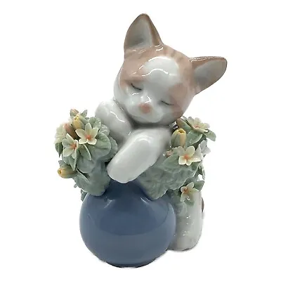 Lladro 6567  Sleepy Kitten  Cat With Flowers Glossy Figurine • $170.99