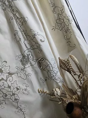 VINTAGE TABLECLOTH Cream/off White & Embroidery With 8 Napkins  • $36.47