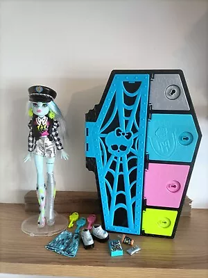 Monster High Skulltimate Secrets Doll Frankie Stein Dress Up Locker Series 1 💙 • $34.80