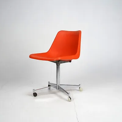 £145 • Buy 1960s Robin Day Swivel Chair By Hille