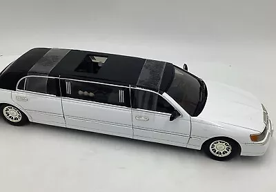 1/18 Lincoln Town Car Limousine Custom Wheel Mini Sunstar MINT Car Out Of Box • $59.99