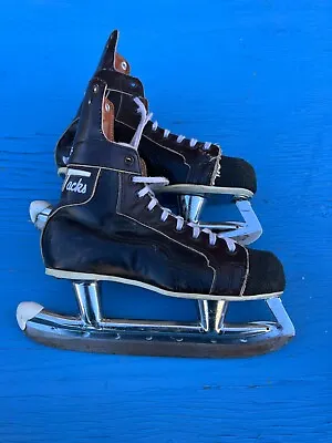 Vintage Hockey Ice Skates Signed  CCM TACKS Size 3 In Very Good Condition • $39.99