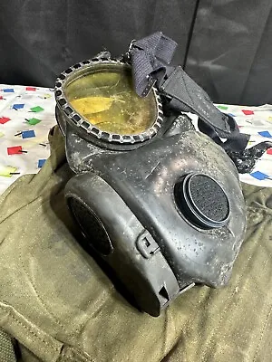 Vintage World War 2 WW2 Gas Mask W/ Bag • $19.98