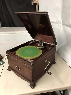 Antique Victrola Victor  VV-IX  Phonograph Plus Collection Of 104 Records • $495