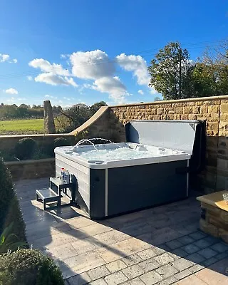 Luxury Hot Tub ⭐️100 Jets⭐️ 6 Person 32Amp Bluetooth White New Jet Stream Deluxe • £4399