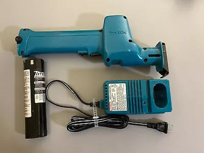 Makita 4390D Cordless Reciprocating Saw W/ 1 Battery 6V And Charger Made In USA • $37.99