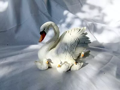 Vintage Swan Mother Figure With 4 Cygnets • $2.74