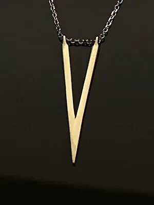 Solid 14K Yellow Gold V Shaped Modernist Pendant Chain Necklace-18  • $249