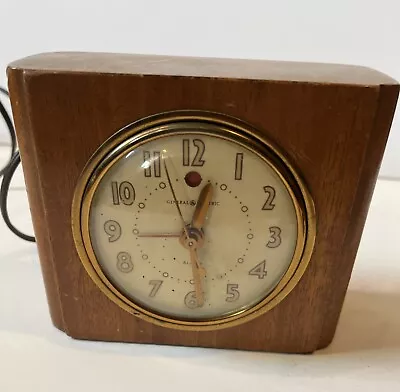 Vintage General Electric GE Alarm Clock Model 7H162 Mahogany Art Deco Wooden • $23.39