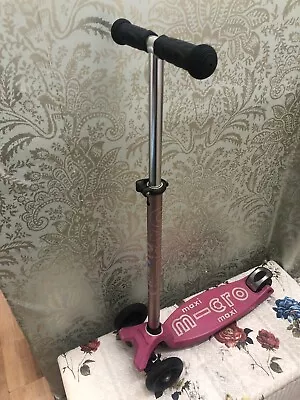 Maxi Micro Deluxe Scooter • £40