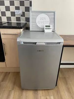 Beko Under Counter Freezer Grey • £50