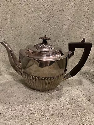 Walker & Hall W&H Sheffield England.  Silver Plate Coffee/Tea Pot.  1917.  E4. • £48.18