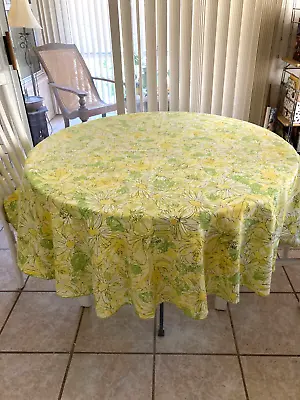 Vintage Vera Round Oh-La-La Dasies Tablecloth • $24.50