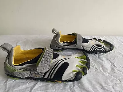 Vibram Five Fingers Barefoot Running Shoes Eur 37 U.S. 6.5 Gray Green W3651 • $20.93