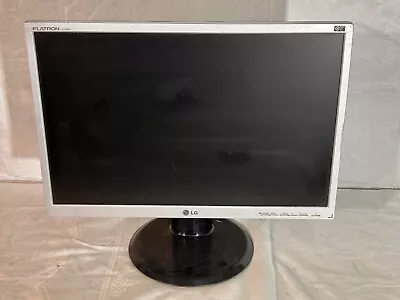 LG Flatron L225WS 22 Inch VGA 1440x900 Monitor With Stand • £25