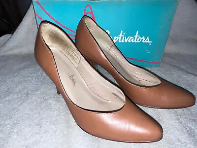 Captivators VTG Brown Pumps- Size 6 1/2 • $22.50