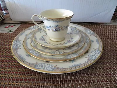 Minton Avonlea 5 Piece Place Setting • $28.03