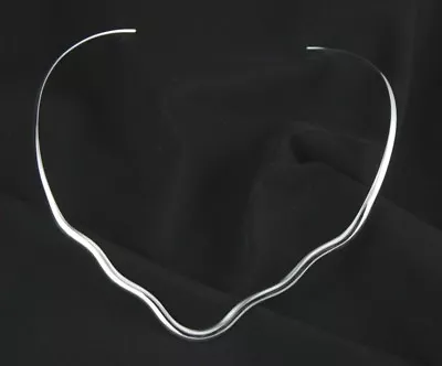 $15.95 • Buy .925 Sterling Silver Plated Choker Collar Necklace V Shape Wavy Shiny Jewelry
