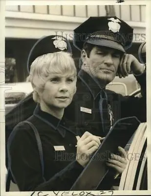 1974 Press Photo Sue Ane Langdon And Hugh O'Brian In  Collision Course  • $19.99