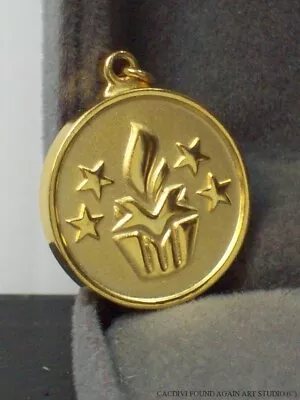 Vintage Mary Kay Cosmetics Consultant Charm Gold Tone 5 Star Cupcake Pendant • $8.99