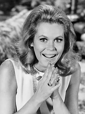 Elizabeth Montgomery As Witch Samantha On Bewitched 1969..5X7 Print • $4.99