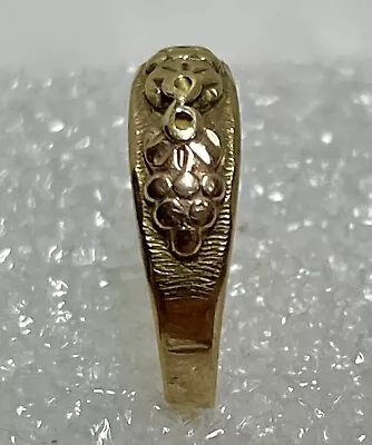 VINTAGE ESTATE 10K BLACK HILLS GOLD RING 1.81g - SZ 3 • $79