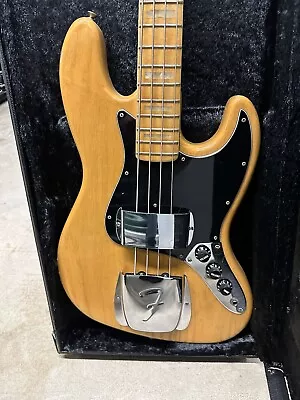 1977 Fender Jazz Bass:   Mint  Condition (Collector-Grade @ 95% • $5500