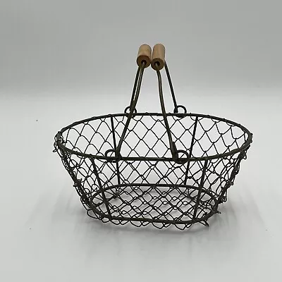 Vintage Metal Wire Basket Oval Small Wooden Handle Grips Primitive Farm Cottage • $9.50