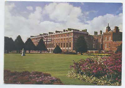 Unused Postcard Showing Hampton Court Palace • £0.50