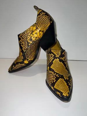  Womens Shoes VINCE CAMUTO Jetera Leather Western Snake Print Sz 7M Mustard/Blk • $19