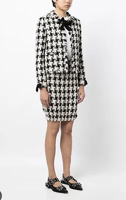 Chanel A2004  Black And Ivory Large Houndstooth Skirt Suit Size 40/38 • $3995