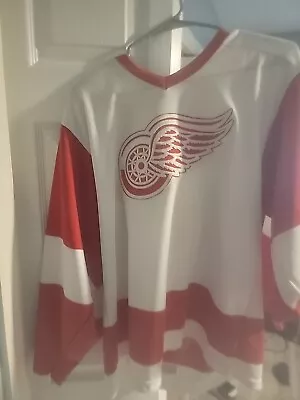 Vintage CCM Maska White DETROIT RED WINGS 91 Fedorov Mens Medium NHL Jersey • $25.99