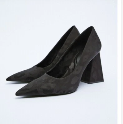 $25 • Buy New $89 Zara Printed Fabric Black Geometric Heel Shoes 2202/910 Size 10