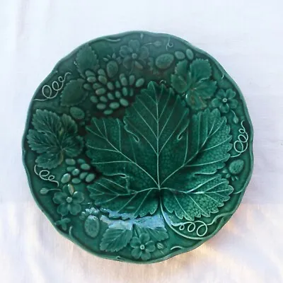 Victorian Antique English Majolica Green Scalloped Grapes Berries Plate 9  • $69.99