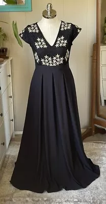 Vintage Black Lace Gown (with Hidden Pockets) Large • $59