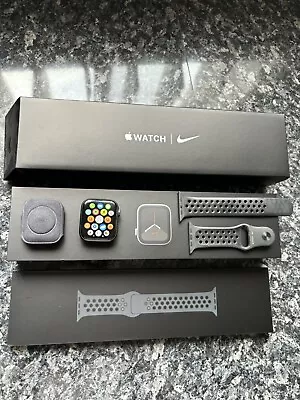 Apple Watch Series 5 Nike 44mm Space Gray Aluminium WIFi + Cellular • $176.50