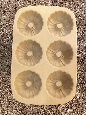 $19.50 • Buy Pampered Chef—Family Heritage Stoneware Classics—Mini Fluted Bundt Pan #1441