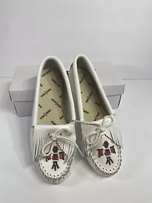 Minnetonka Moccasins White Thunderbird Soft Sole Size 7.5 Women’s • $25.99