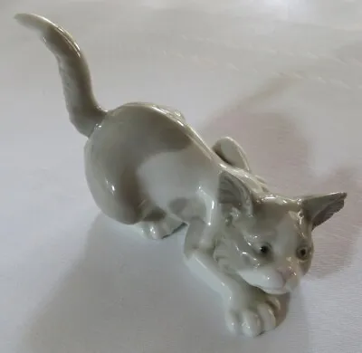 Lladro Retired  Attentive Cat  1981 #5112 Excellent Condition Glossy Finish • $39.95