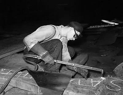 1938 Steel Worker At Rolling Mill Pittsburgh PA Old Photo 8.5  X 11  Reprint • $14.84