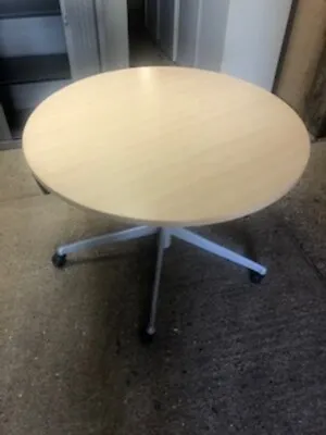 1000 Maple Height Adjustable Circular Meeting Table • £102