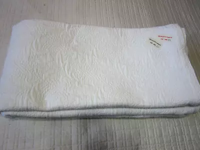 Eddie Bauer White Matelasse Coverlet Bedspread Twin • $39