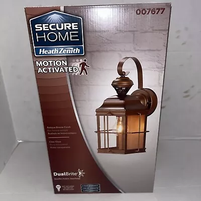 New England Carriage 14.75in  Antique Bronze Motion Activated Outdoor Lantern • $49.97